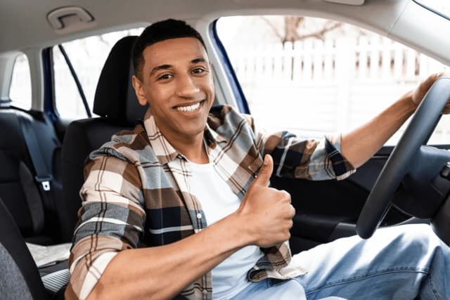 Driver using SimpliRide app